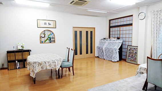 正満寺セレモニースペース 小さな葬儀にご利用ください。最低限の費用でご利用できます。